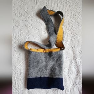 Handmade over the shoulder bag. Made from recycled sweaters🦸‍♀️ super recycler!